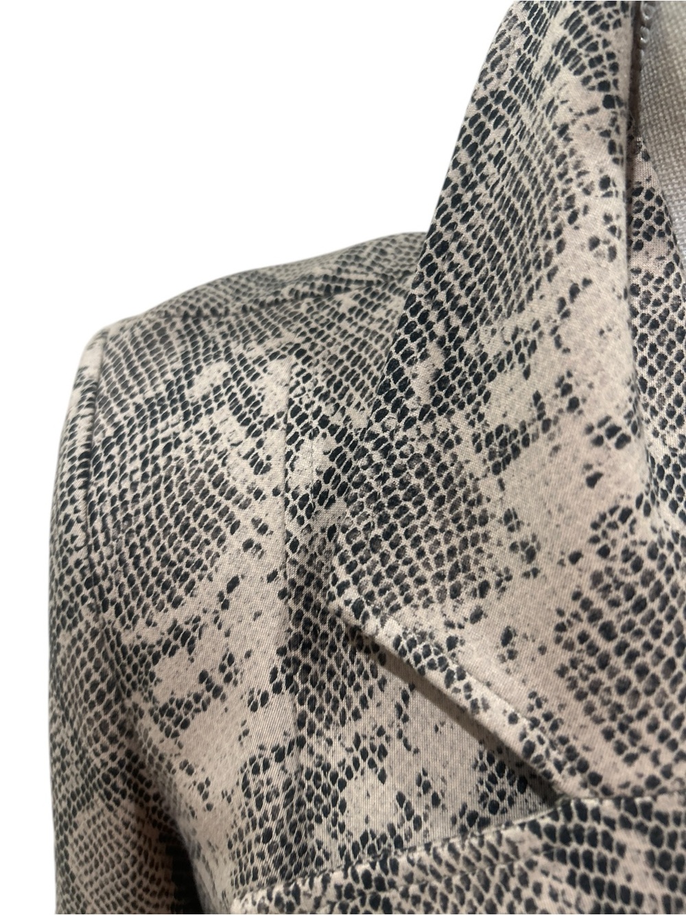 Nwot CAbi Neutral king cobra Snake-Print Trench Coat Beige and Gray size small - Picture 8 of 13